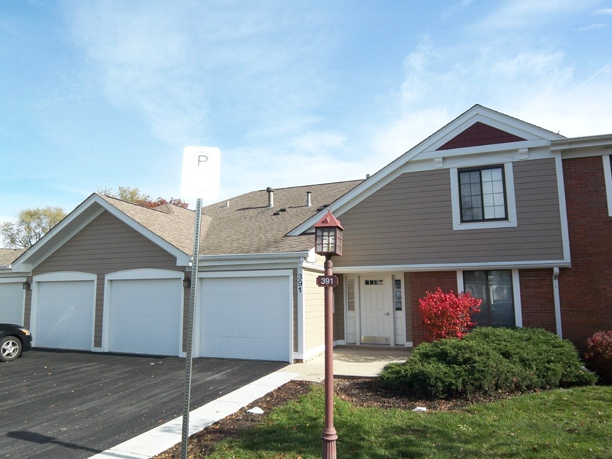 391 Thornhill Court #D2, Schaumburg, IL 60193