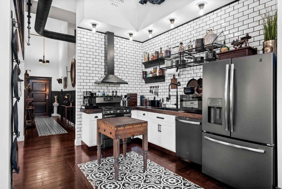 212 N Center Street #201, Bloomington, IL 61701