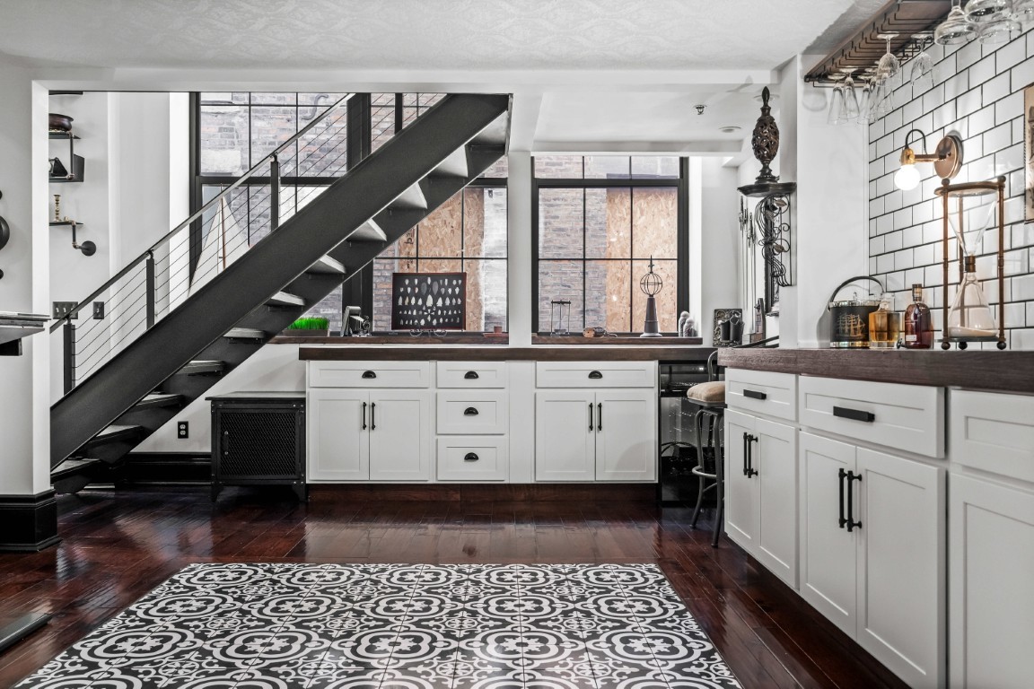 212 N Center Street #201, Bloomington, IL 61701