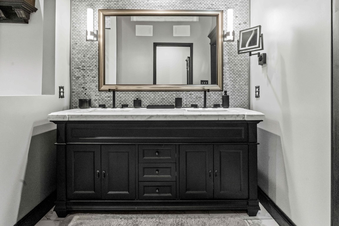 212 N Center Street #201, Bloomington, IL 61701