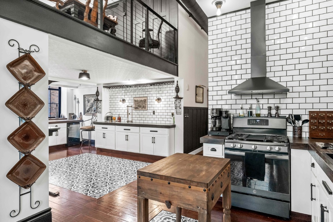 212 N Center Street #201, Bloomington, IL 61701