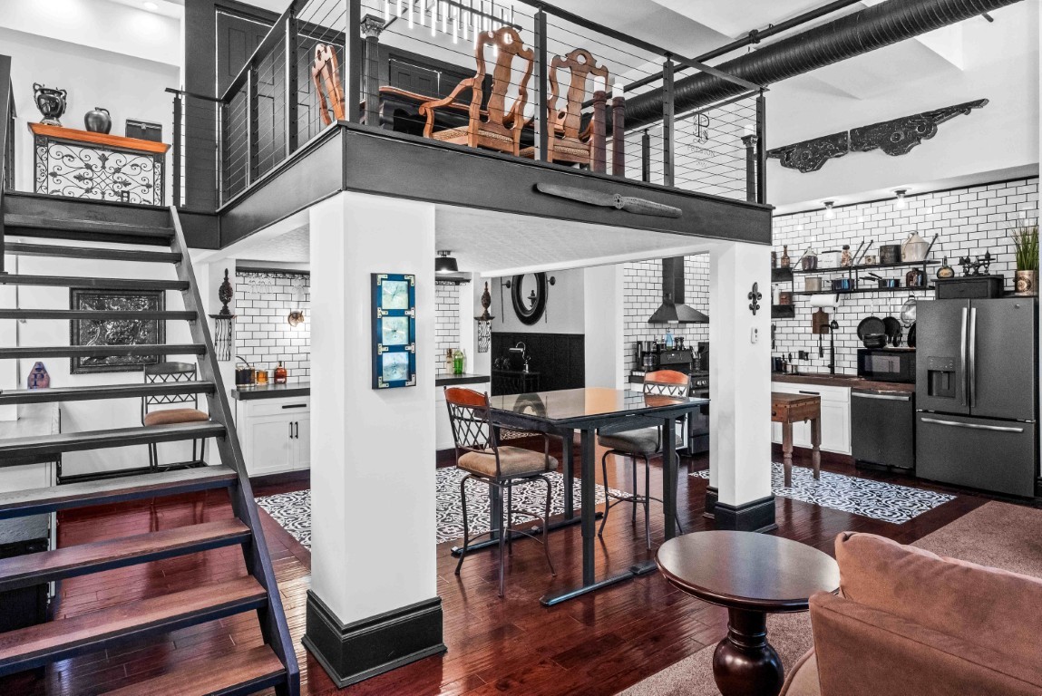 212 N Center Street #201, Bloomington, IL 61701