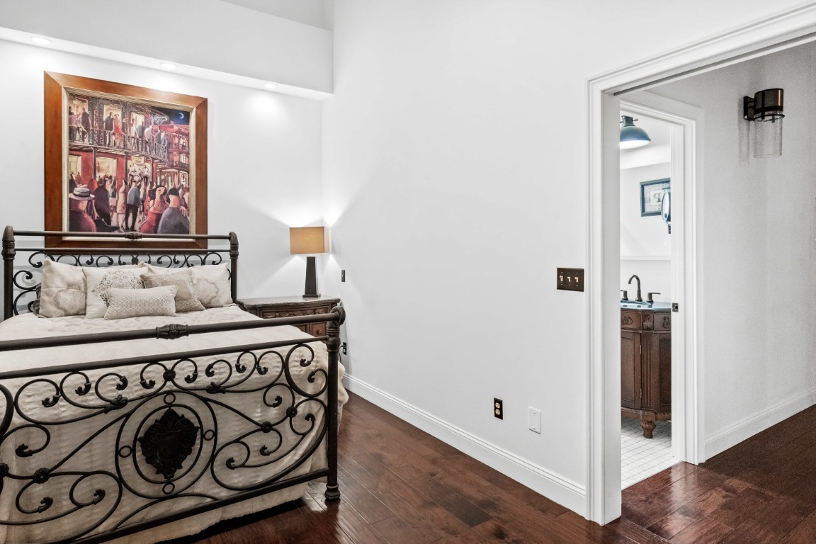 212 N Center Street #201, Bloomington, IL 61701