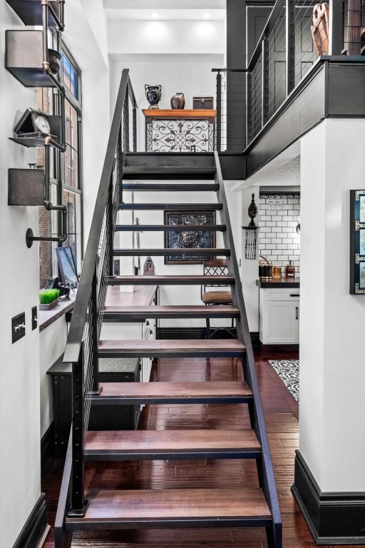 212 N Center Street #201, Bloomington, IL 61701