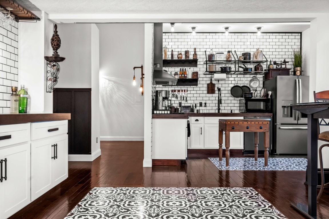 212 N Center Street #201, Bloomington, IL 61701