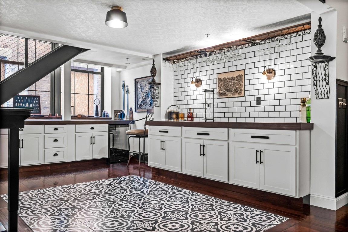 212 N Center Street #201, Bloomington, IL 61701