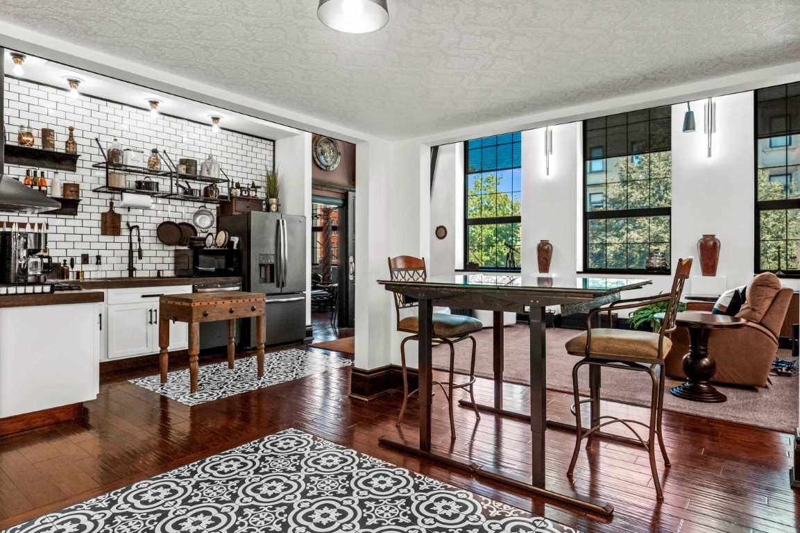 212 N Center Street #201, Bloomington, IL 61701