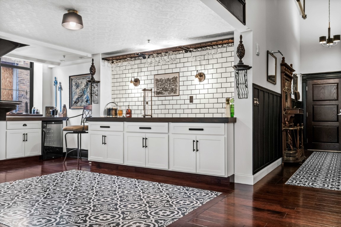 212 N Center Street #201, Bloomington, IL 61701