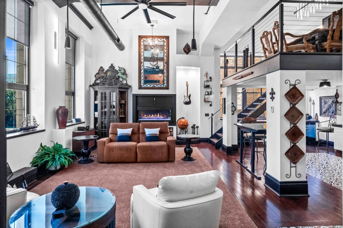 212 N Center Street #201, Bloomington, IL 61701