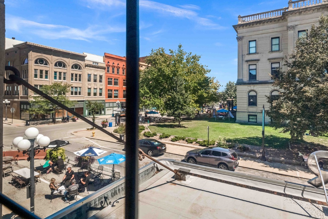 212 N Center Street #201, Bloomington, IL 61701