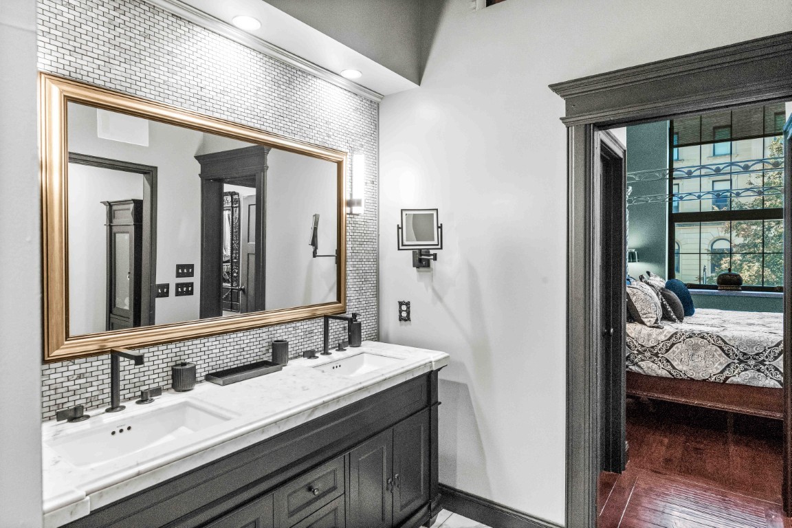 212 N Center Street #201, Bloomington, IL 61701