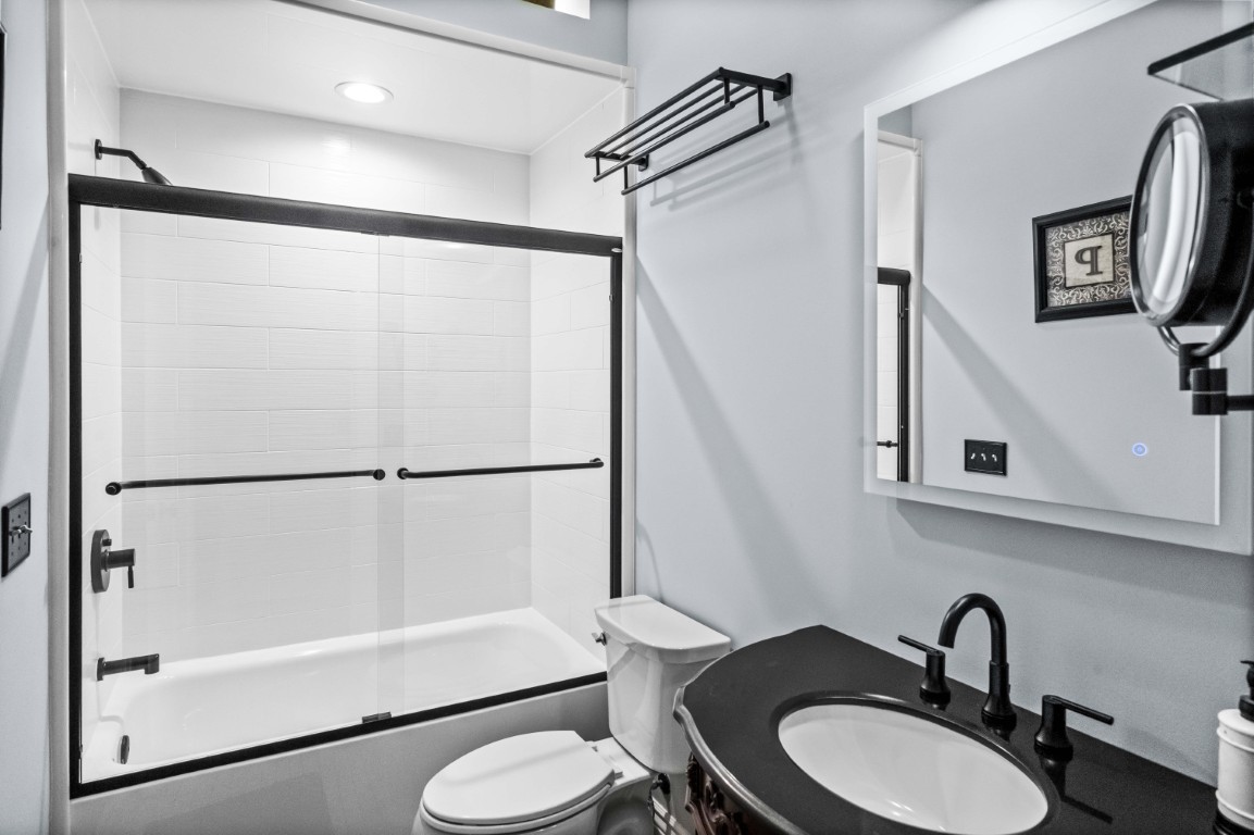 212 N Center Street #201, Bloomington, IL 61701