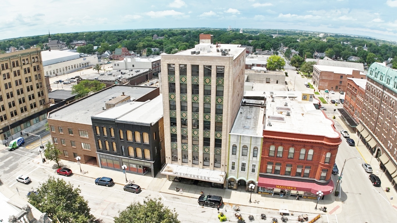 212 N Center Street #201, Bloomington, IL 61701