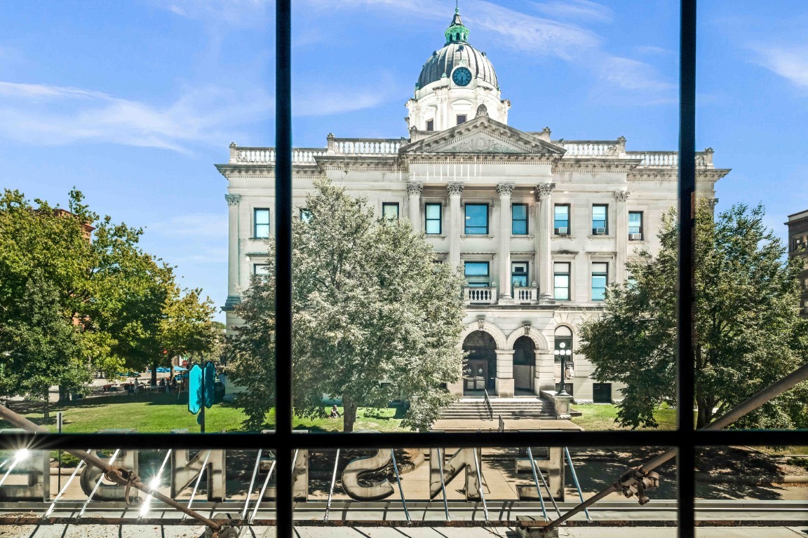 212 N Center Street #201, Bloomington, IL 61701