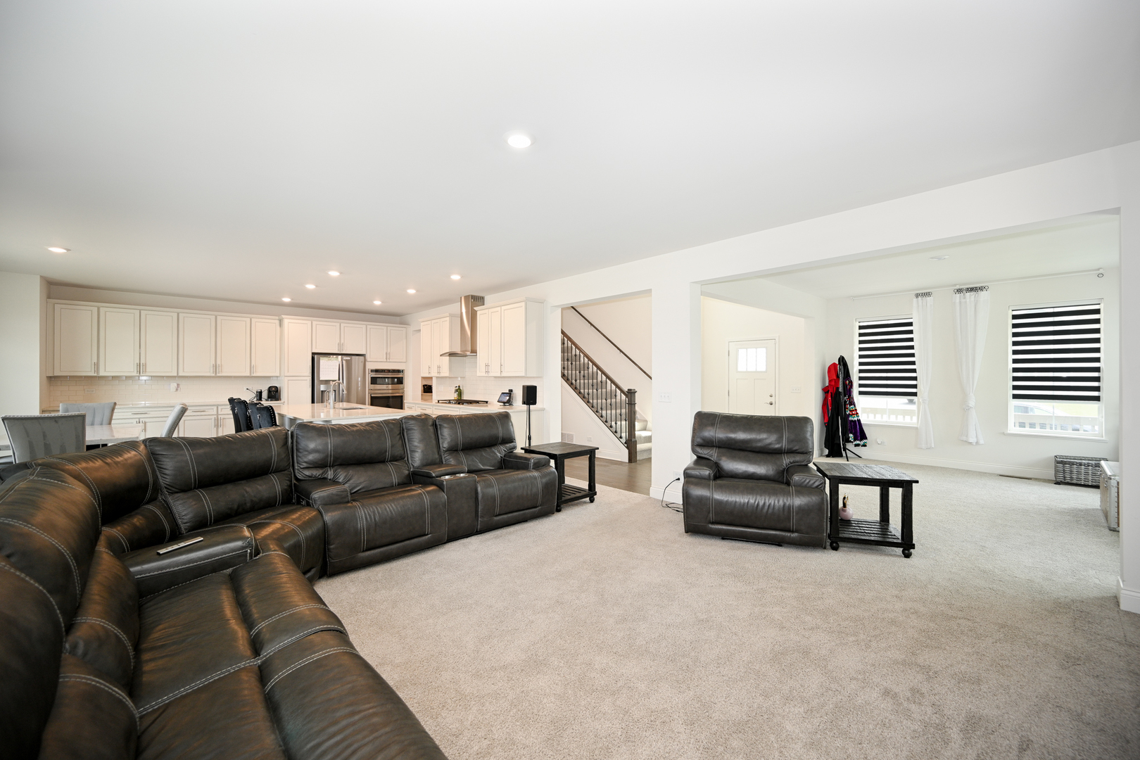 1098 Williamsbury Drive, Crystal Lake, IL 60012