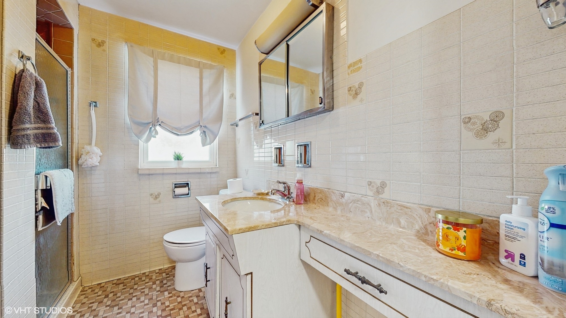 7025 W Cornelia Avenue, Chicago, IL 60634