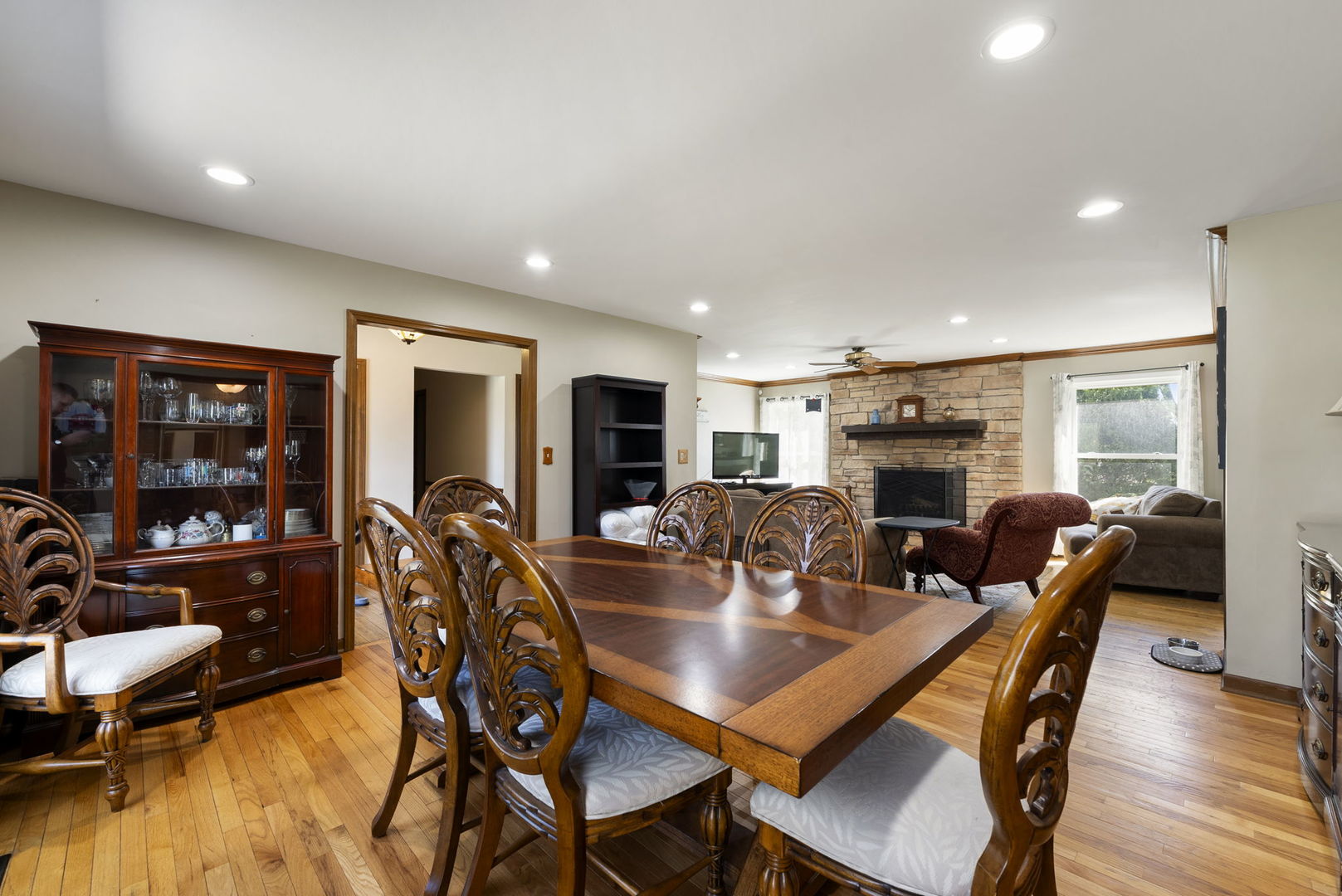 25W140 Brandywine Court, Naperville, IL 60540