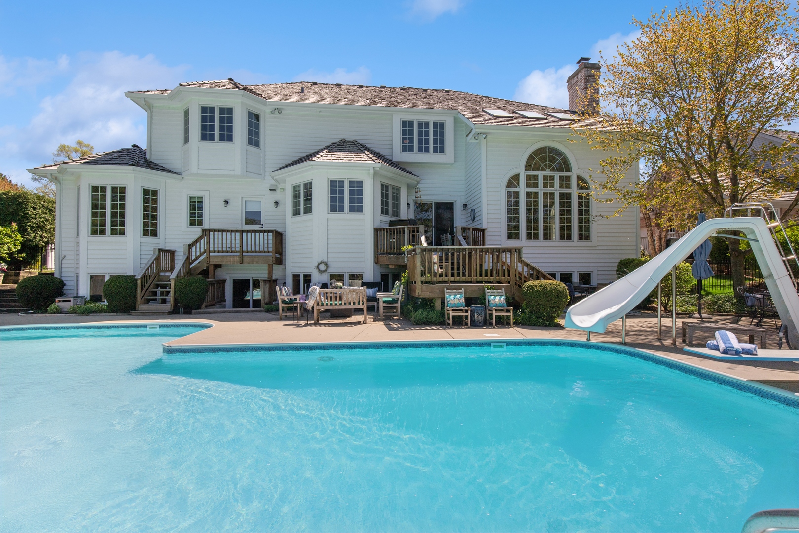 1108 New Castle Drive, Libertyville, IL 60048