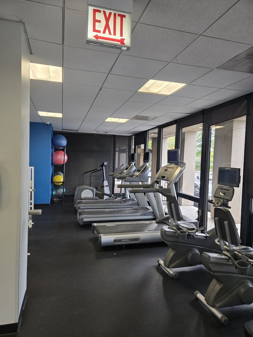 6700 S South Shore Drive #2G, Chicago, IL 60649