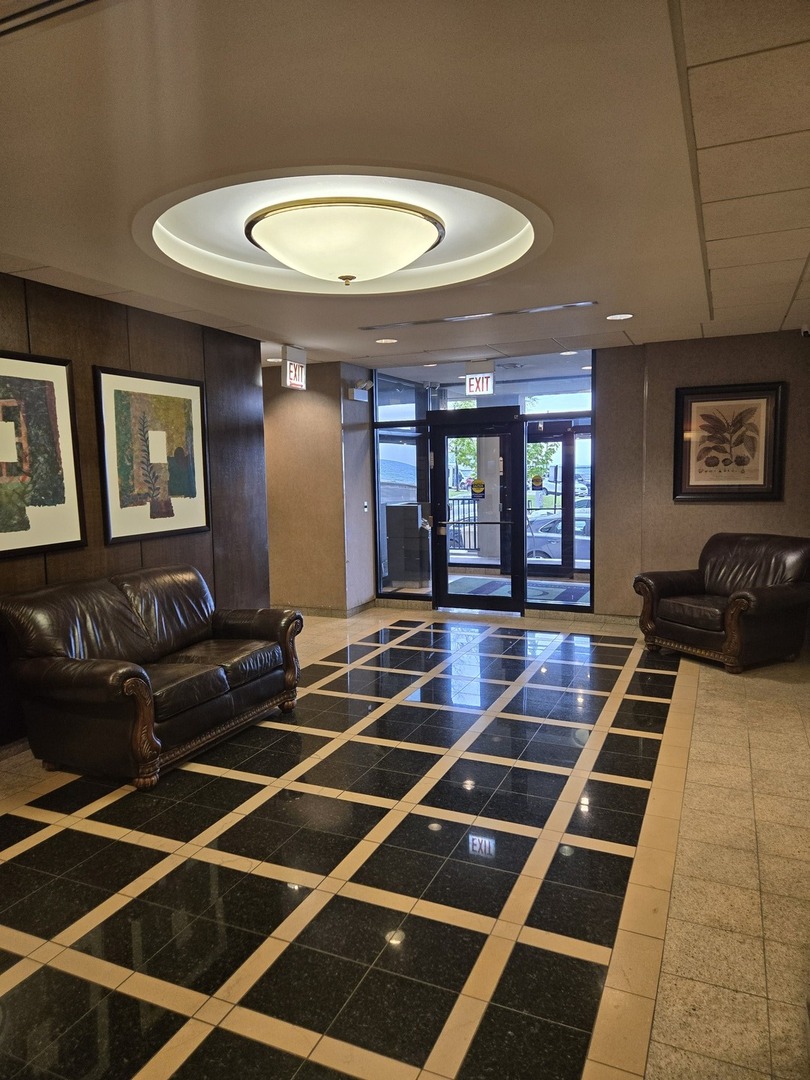 6700 S South Shore Drive #2G, Chicago, IL 60649