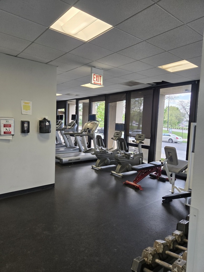 6700 S South Shore Drive #2G, Chicago, IL 60649