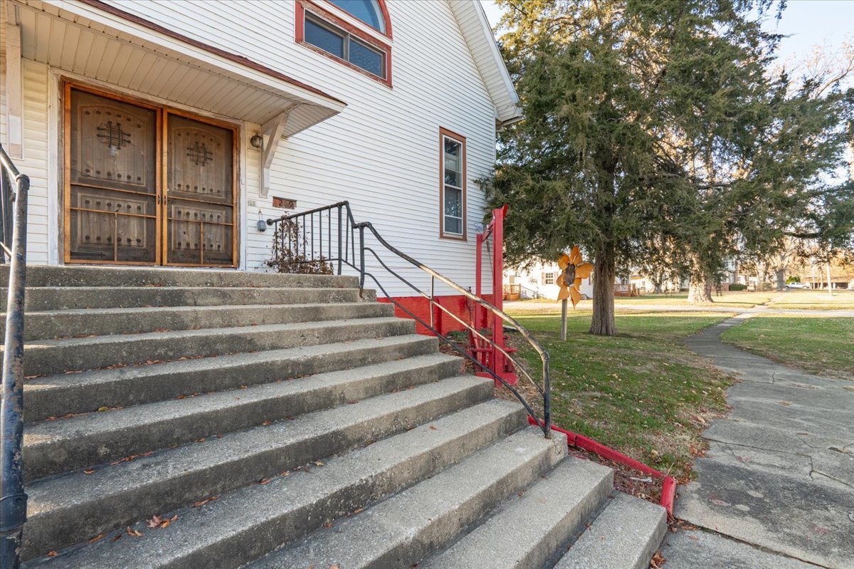 269 Chicago Street, Dewitt, IL 61735