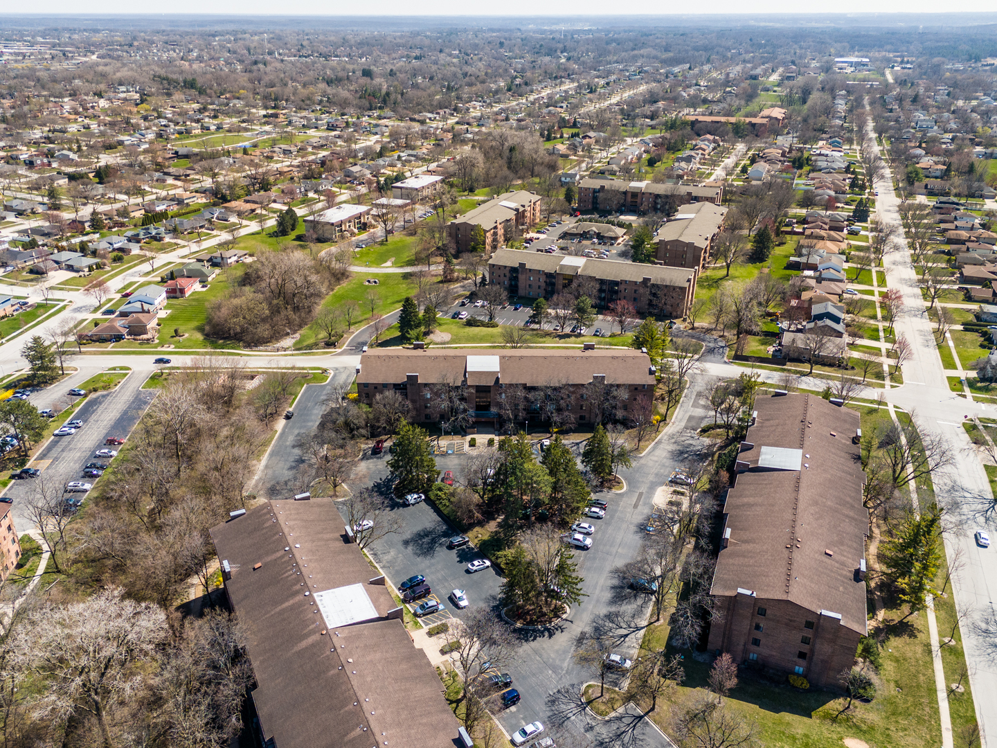 714 WALNUT Drive #405, Darien, IL 60561