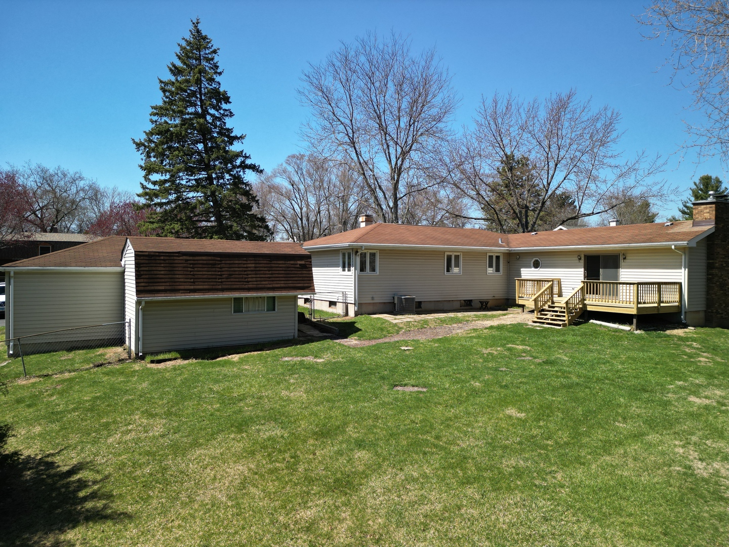 7 Lakewood Drive, Oakwood Hills, IL 60013