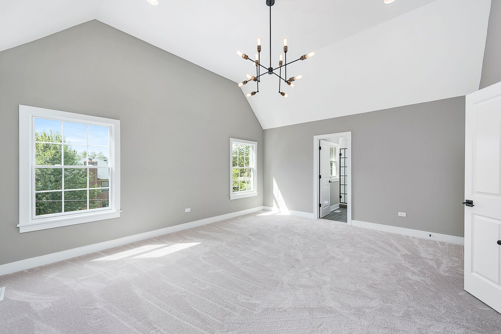 1172 E Chicago Avenue, Naperville, IL 60540