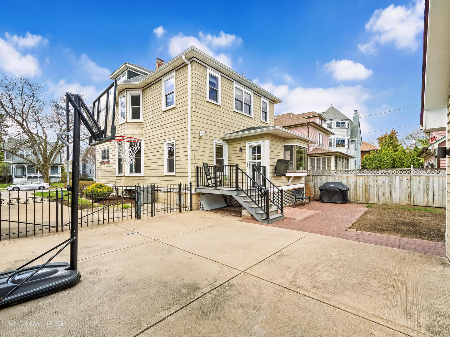 23 N KENSINGTON Avenue, La Grange, IL 60525