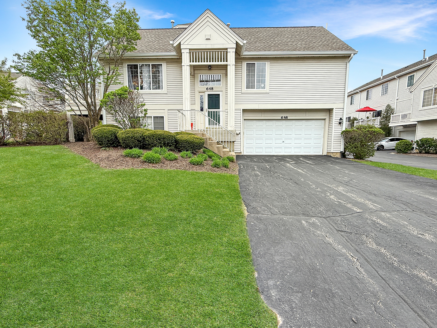 648 S Rosehall Lane, Round Lake, IL 60073