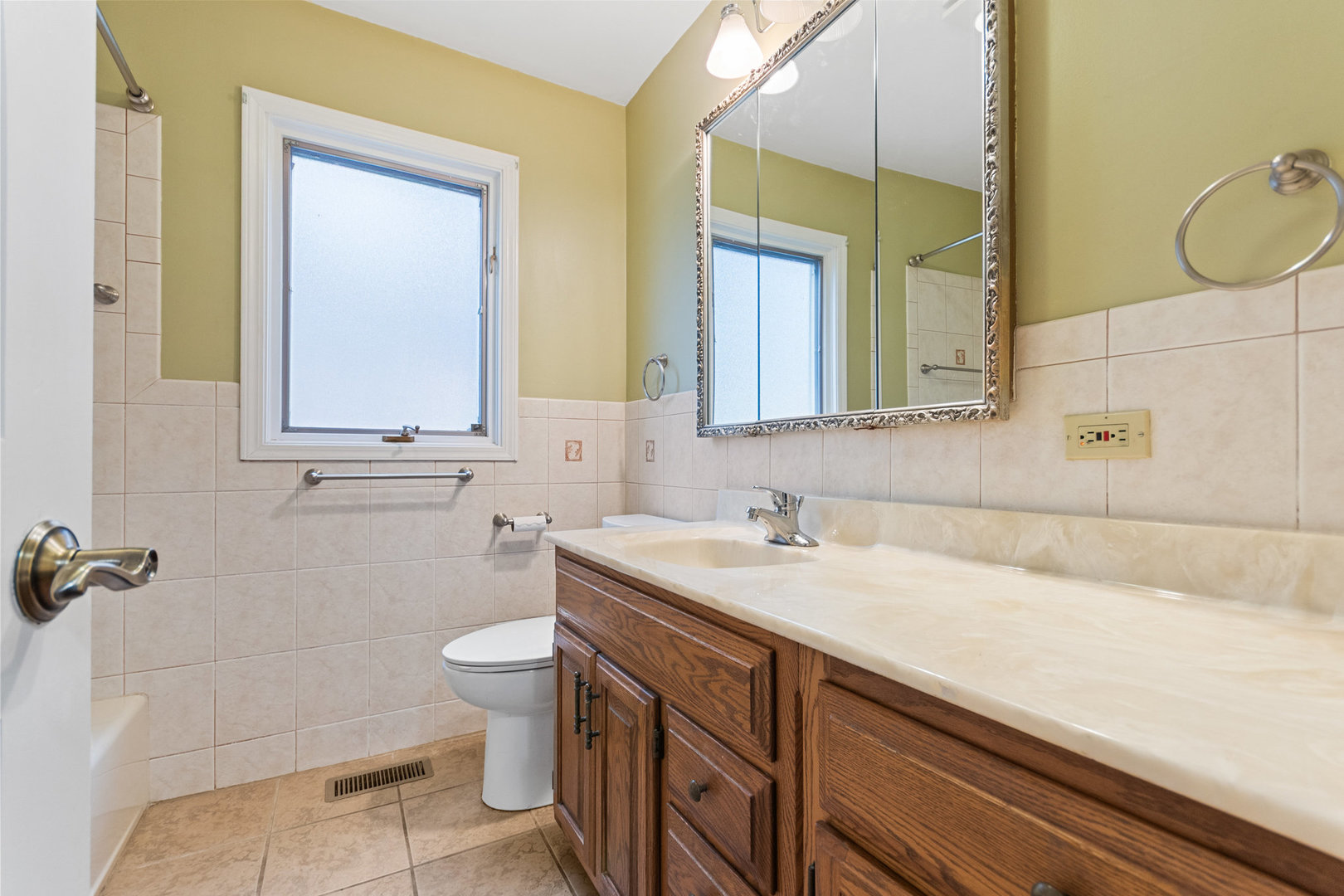 325 Davis Court, Des Plaines, IL 60016