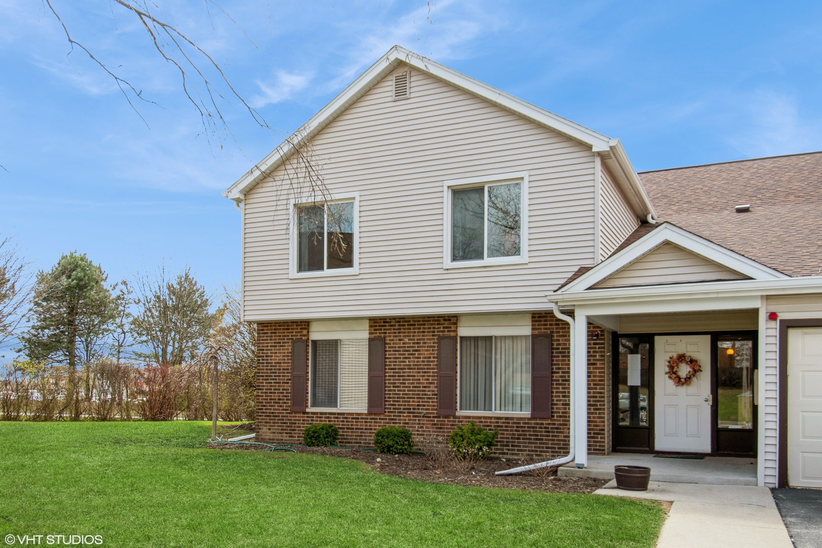 7010 Dover Court #203, Woodridge, IL 60517