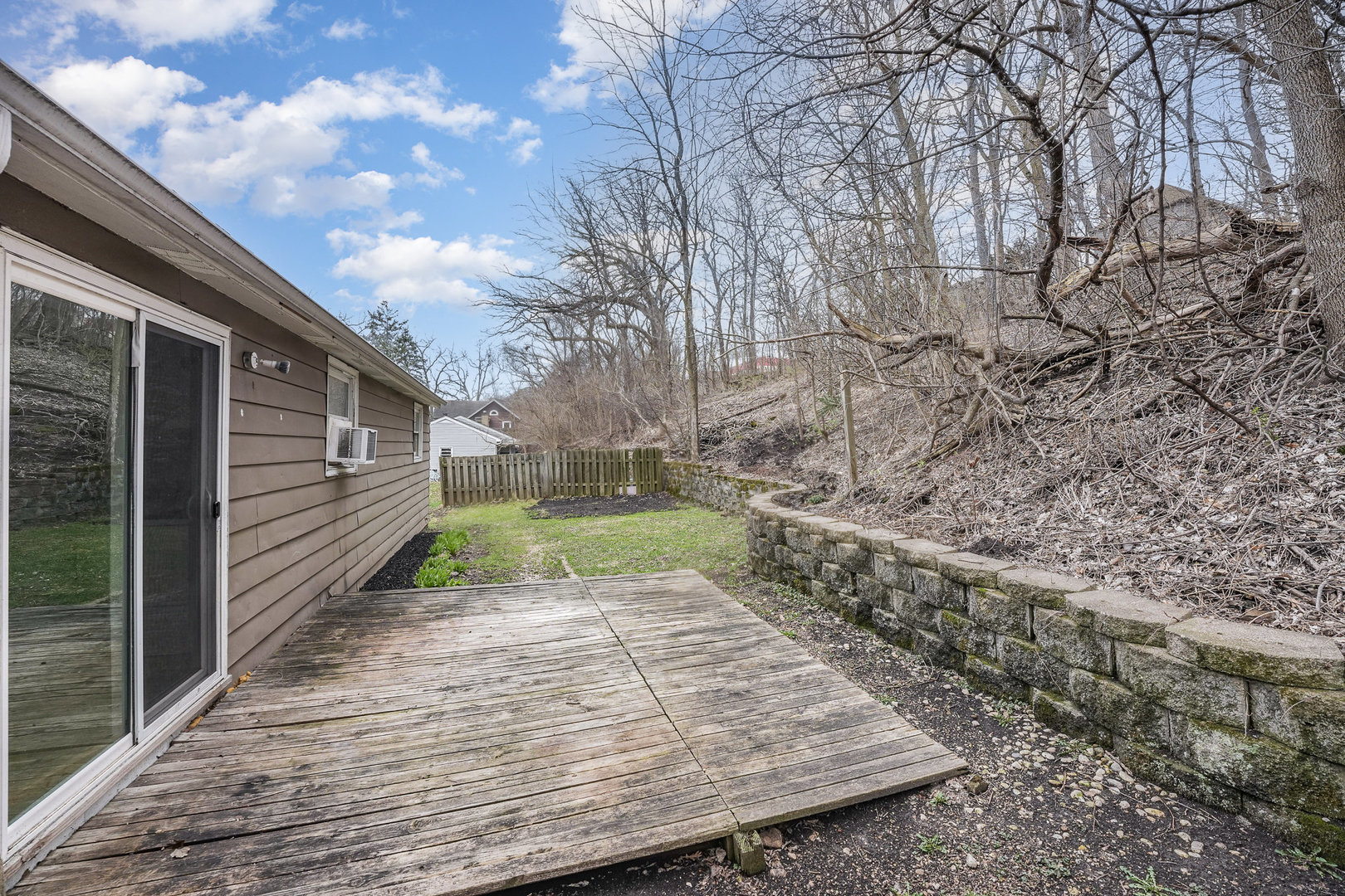 23 N Lincoln Avenue, Carpentersville, IL 60110