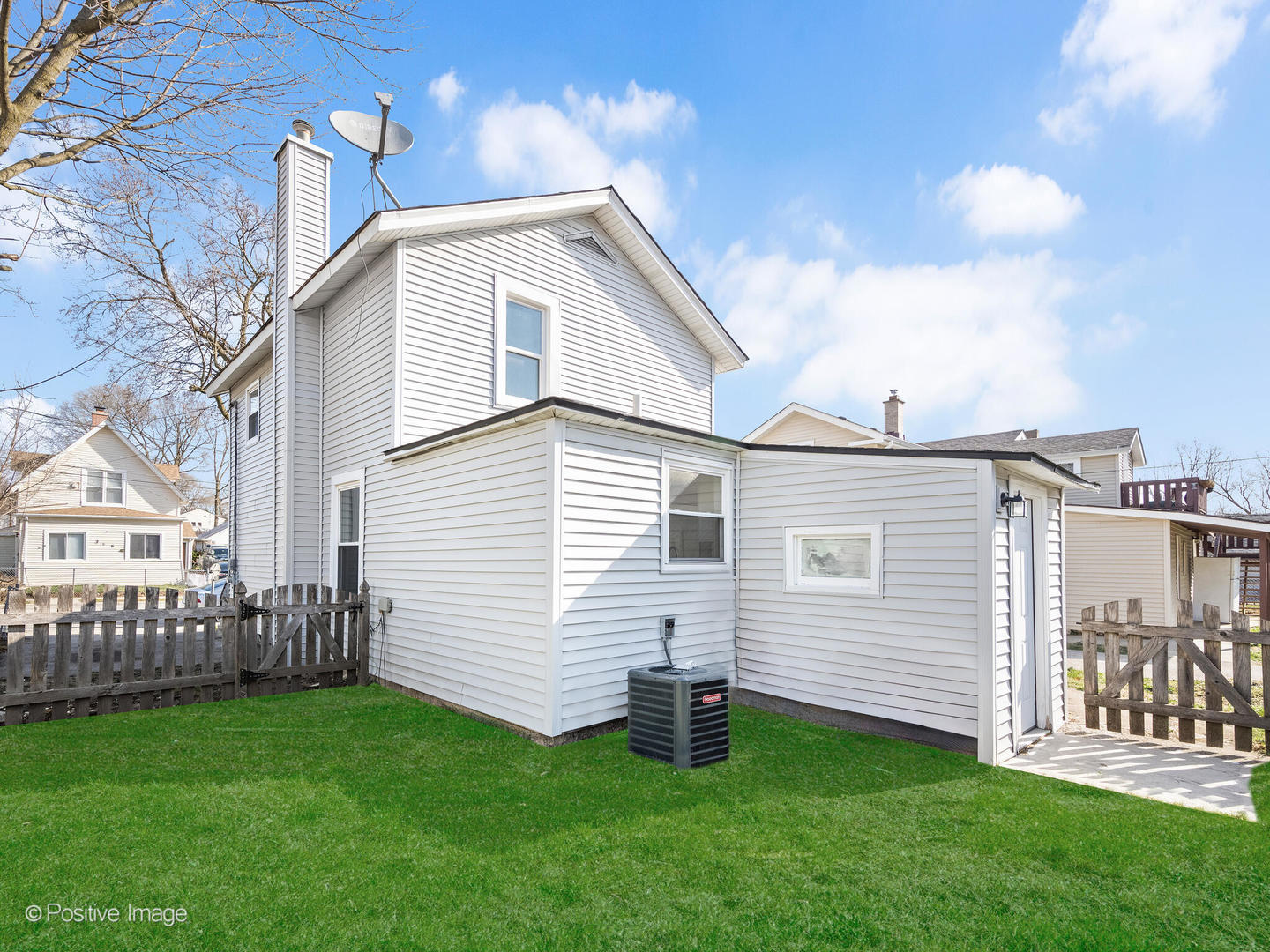 209 Ann Street, Elgin, IL 60120
