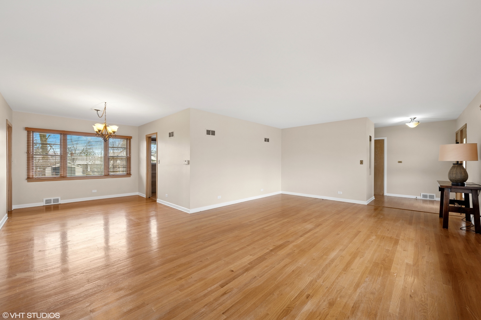 911 N Pine Avenue, Arlington Heights, IL 60004
