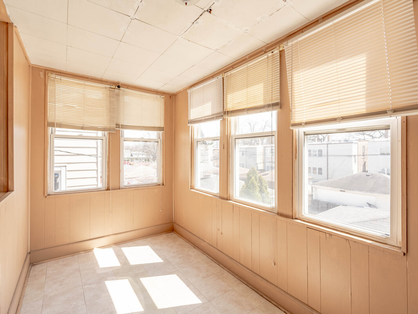 5019 W Montrose Avenue, Chicago, IL 60641