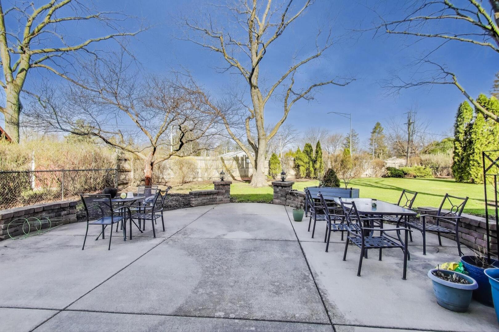 502 S Reuter Drive, Arlington Heights, IL 60005