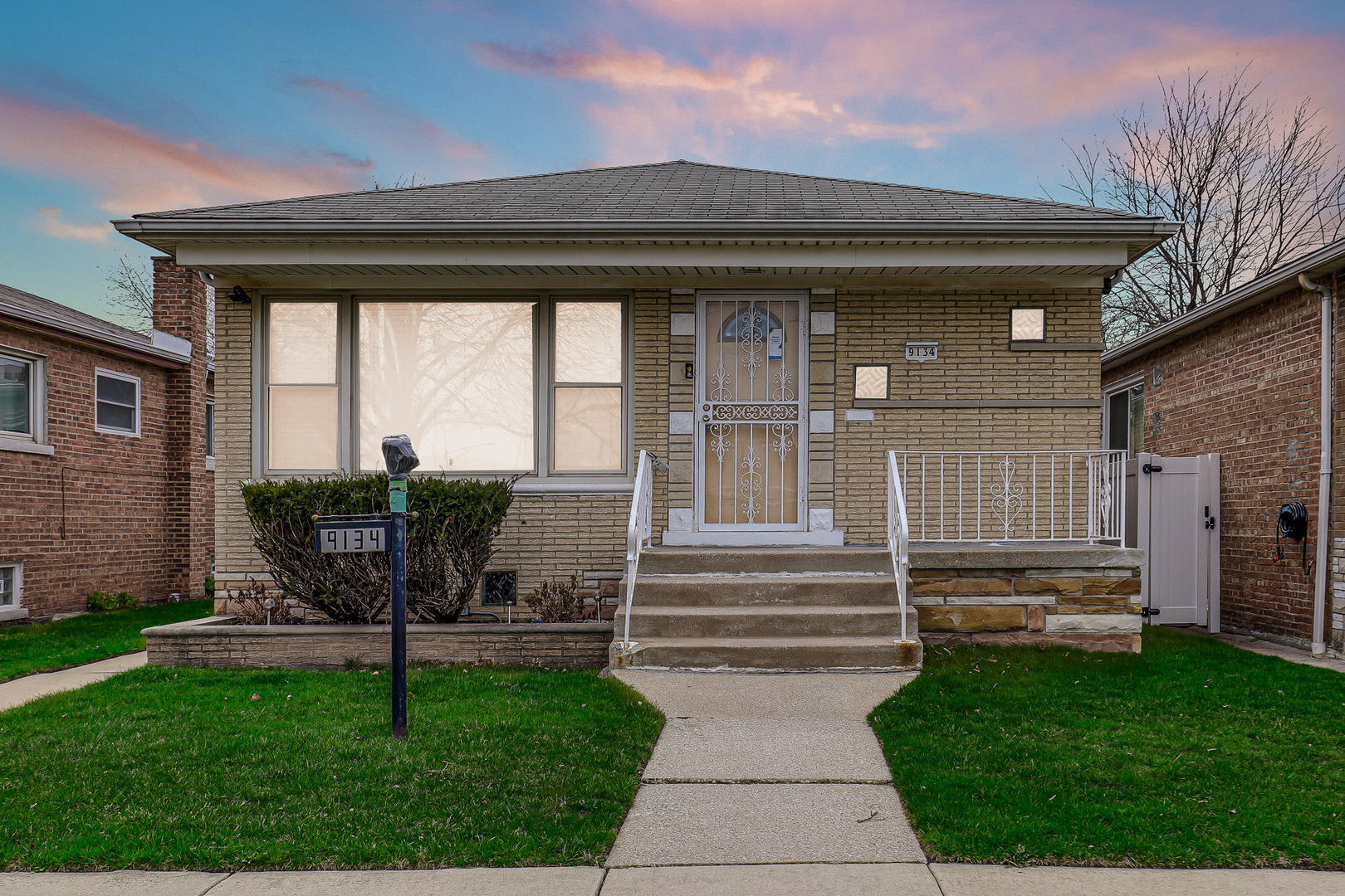 9134 S Marquette Avenue, Chicago, IL 60617