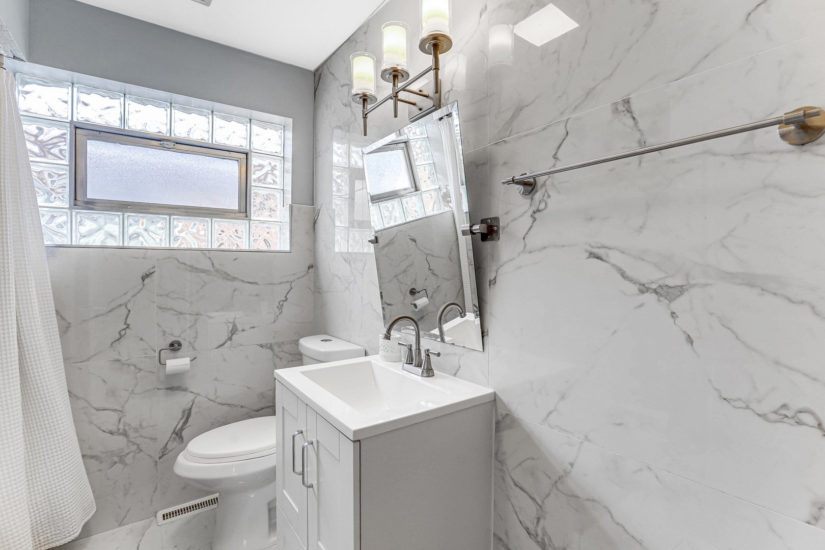 9134 S Marquette Avenue, Chicago, IL 60617