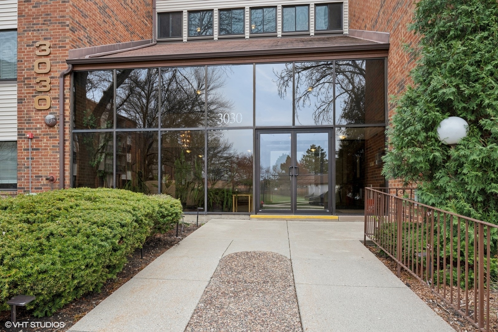 3030 Pheasant Creek Drive #207, Northbrook, IL 60062