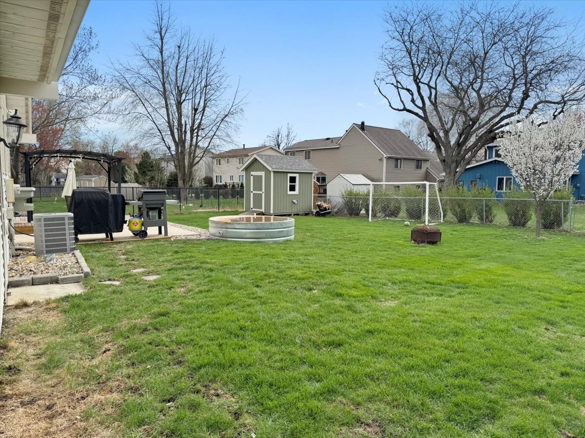 40 Kenfield Circle, Bloomington, IL 61704