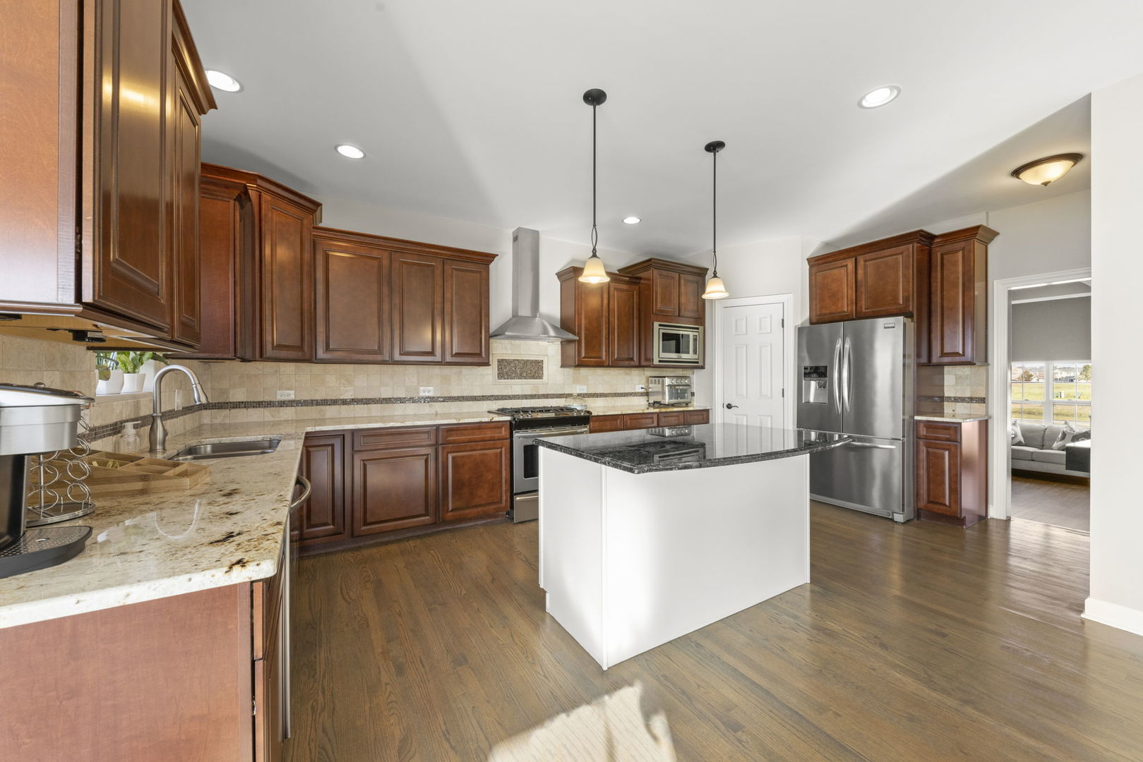 906 N Carly Circle, Yorkville, IL 60560