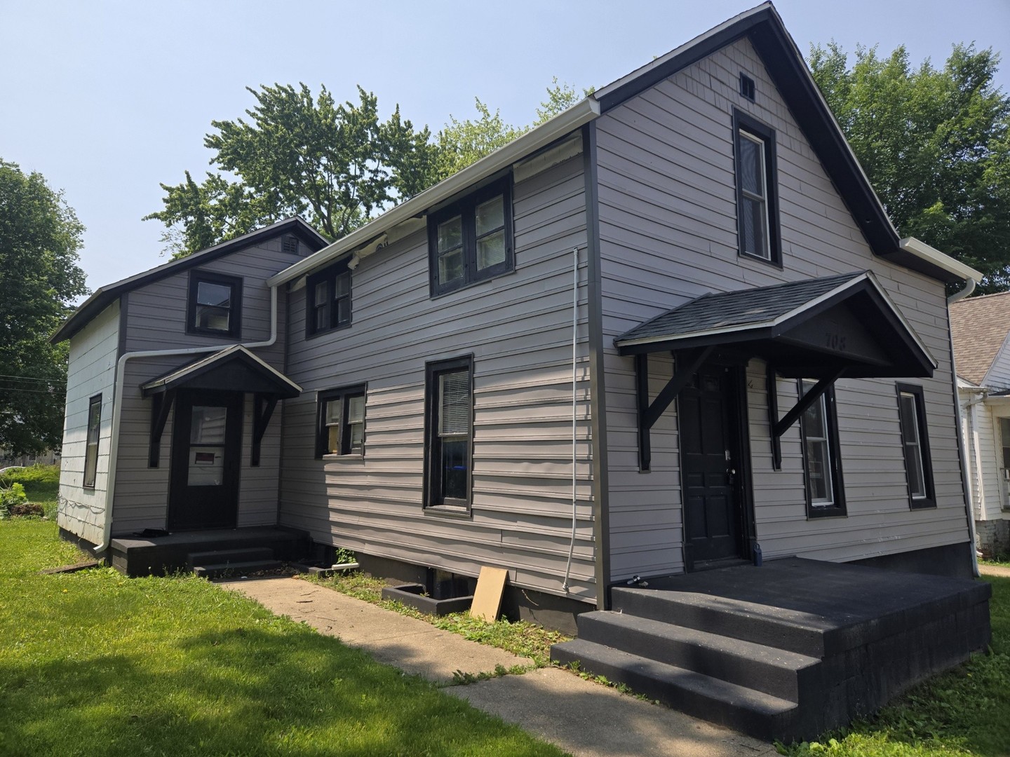 708 W Jefferson Street, Bloomington, IL 61701