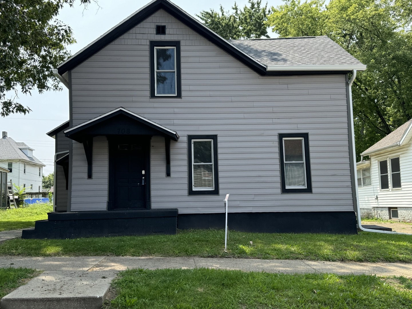 708 W Jefferson Street, Bloomington, IL 61701