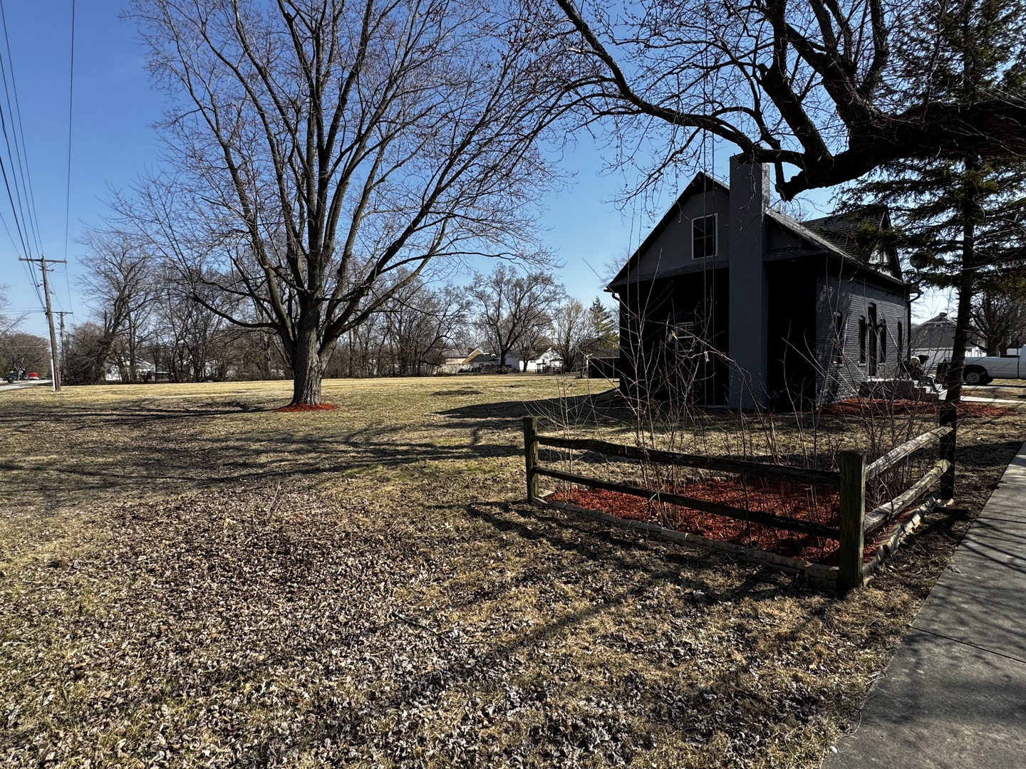 350 S 4th Avenue, St. Anne, IL 60964