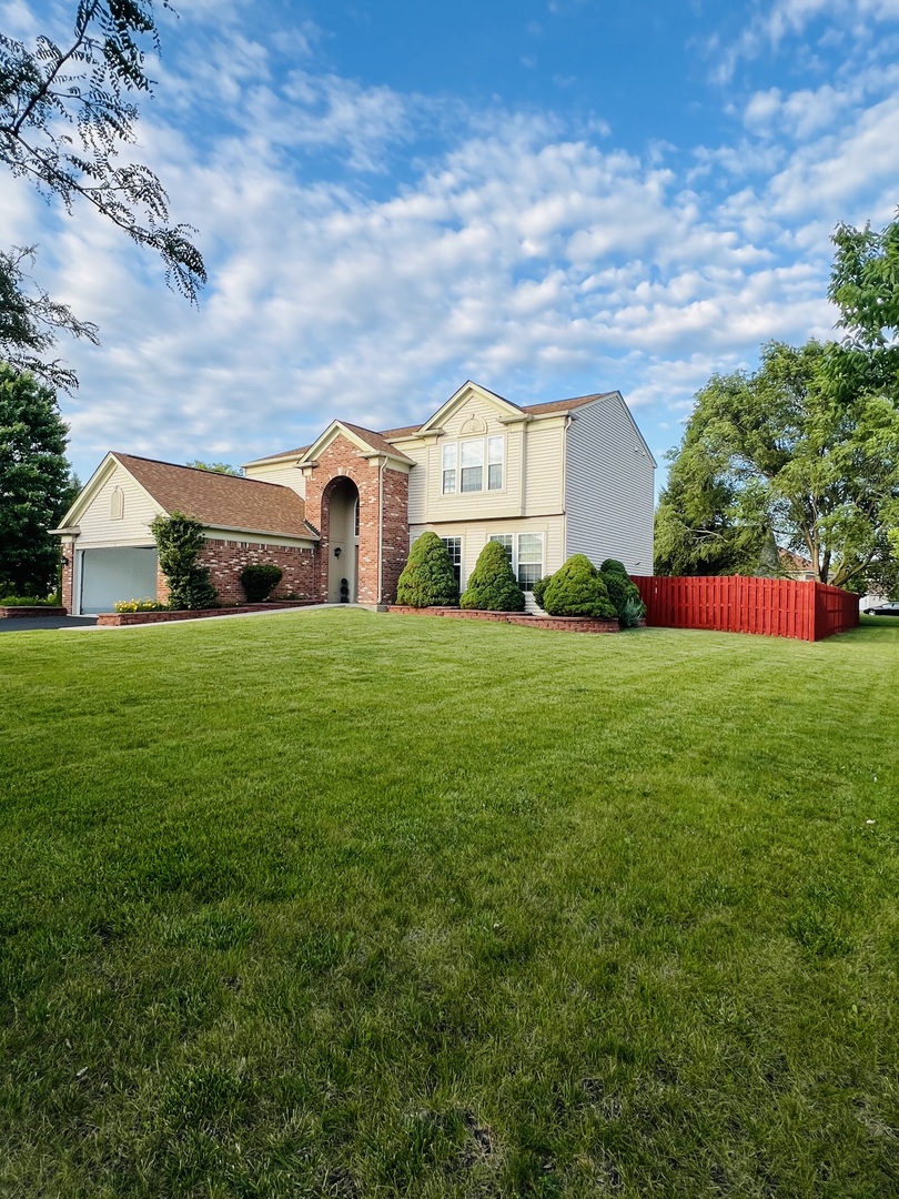 8 Honeysuckle Court, Bolingbrook, IL 60490