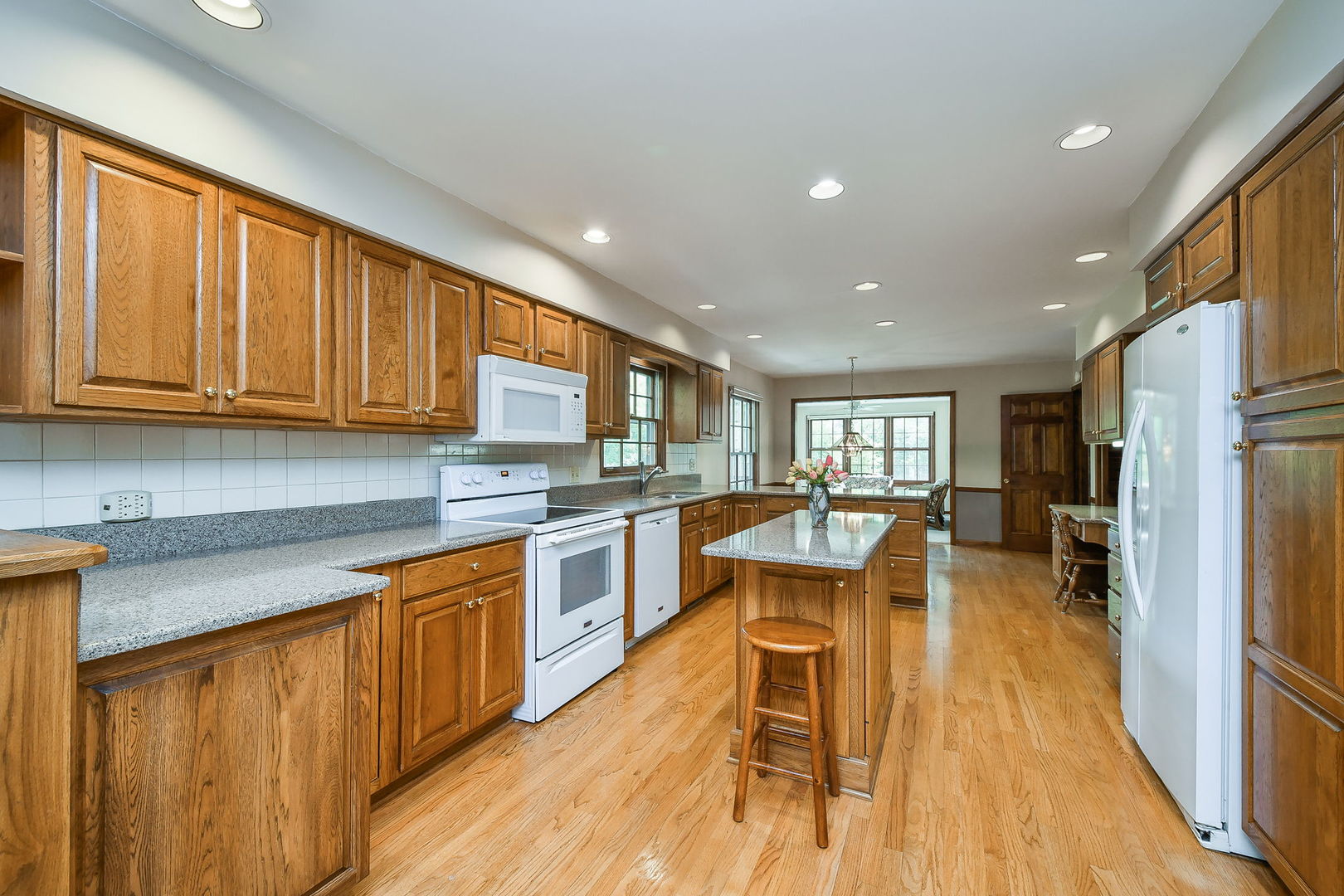 1025 Elizabeth Avenue, Naperville, IL 60540