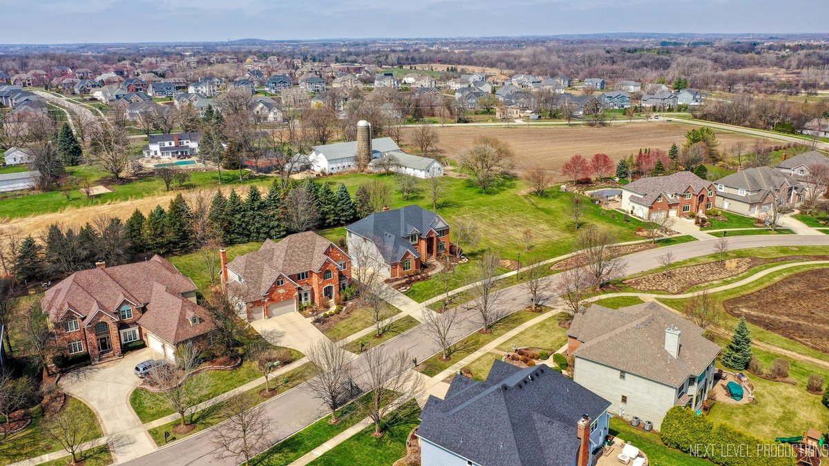 2437 Bird Lane, Batavia, IL 60510