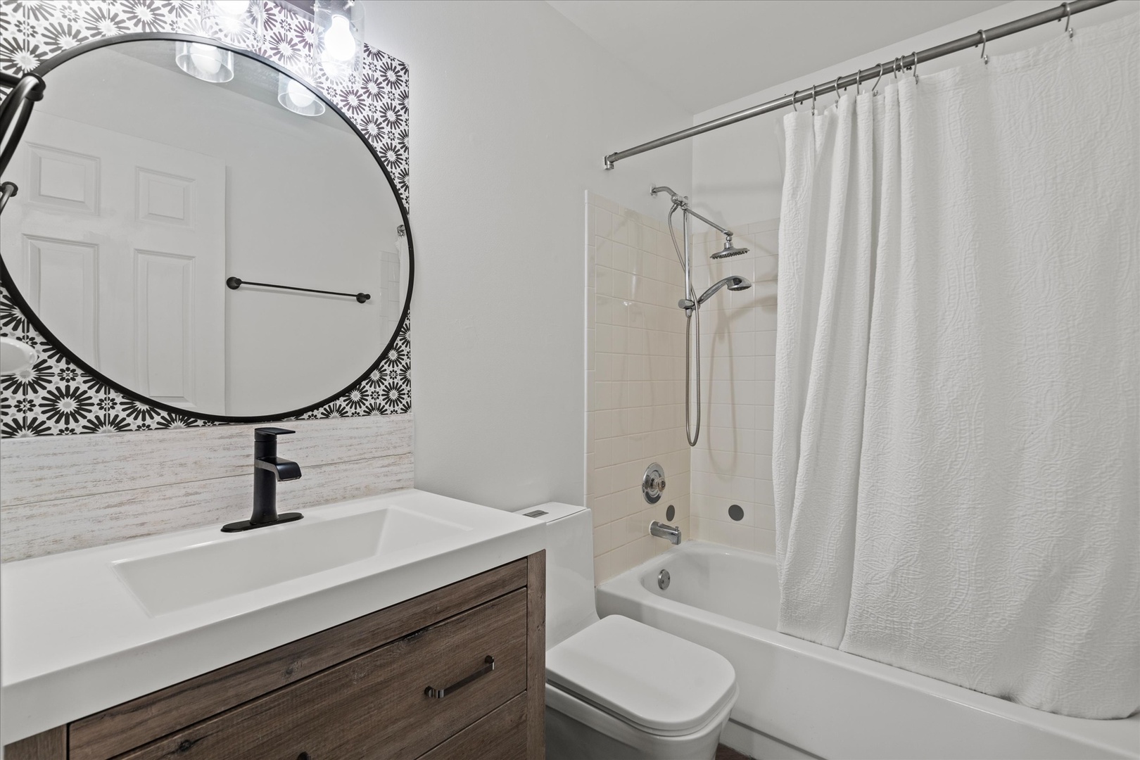 226 Green Knoll Lane #226, Streamwood, IL 60107